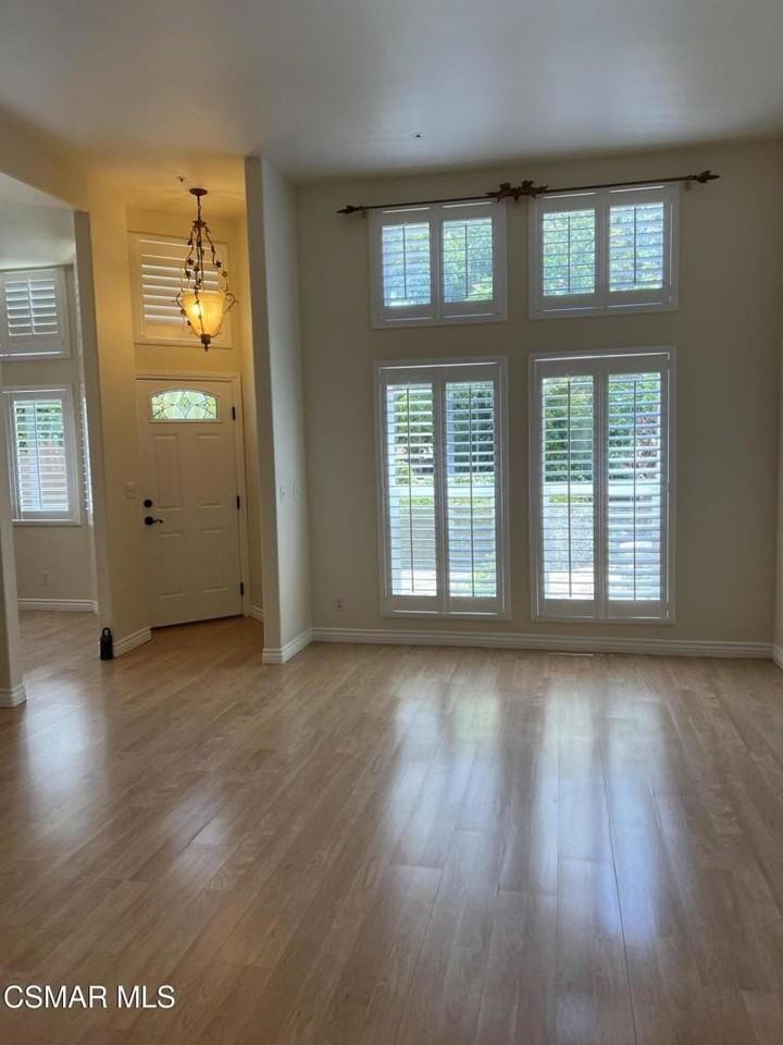 255 N Skyline Dr - Photo 7 of 29