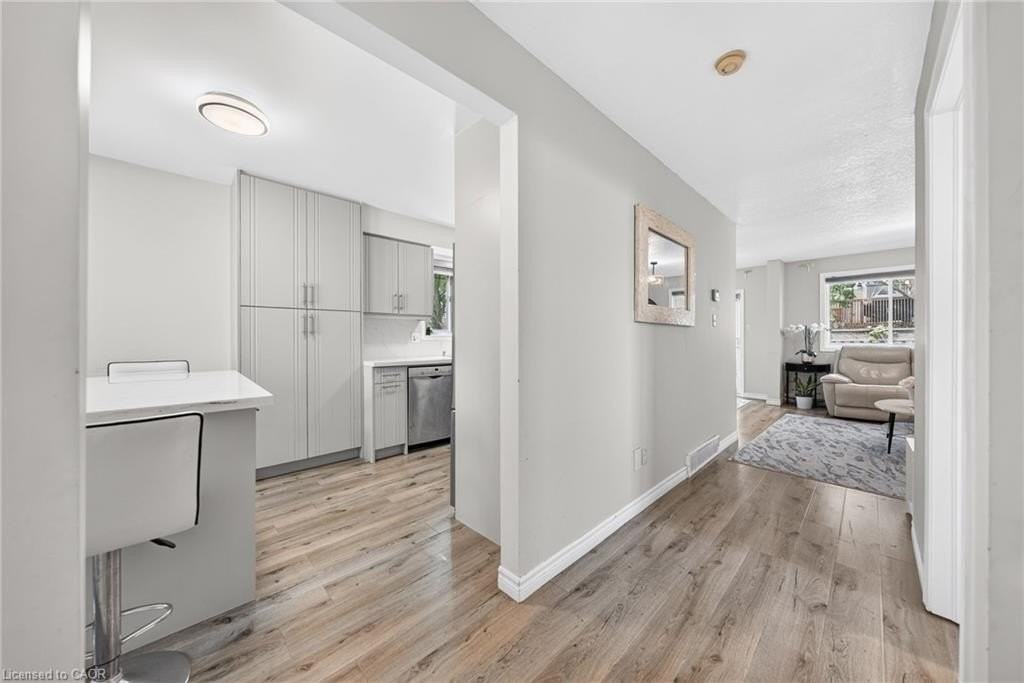 678 Keatswood Cres - Photo 6 of 47