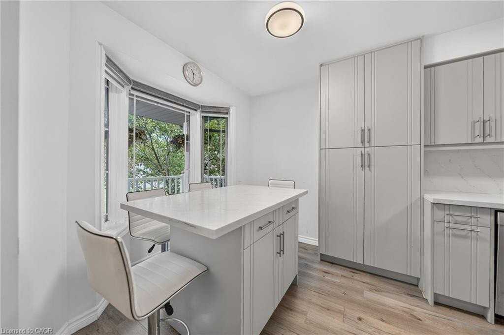 678 Keatswood Cres - Photo 7 of 47