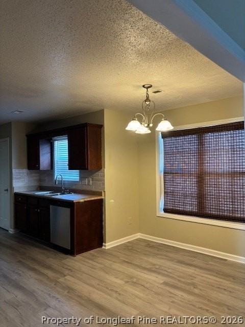 1422 Mingary Ave - Photo 4 of 11