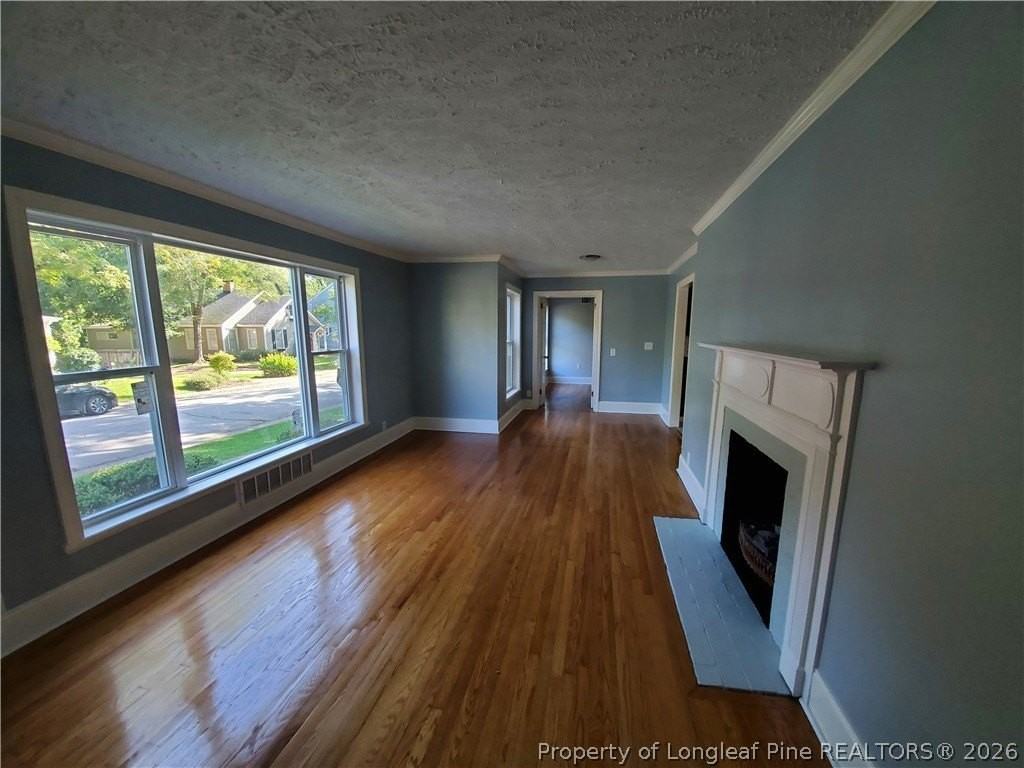 1015 Brook St - Photo 4 of 31