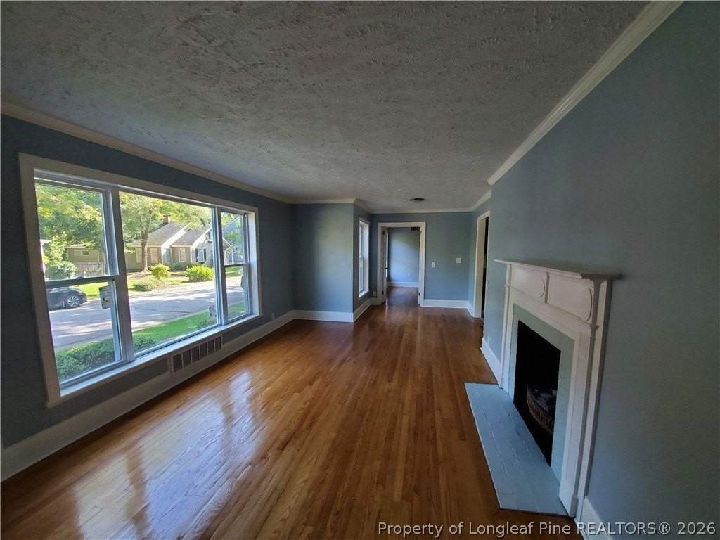 1015 Brook St - Photo 5 of 31