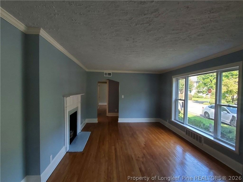 1015 Brook St - Photo 7 of 31
