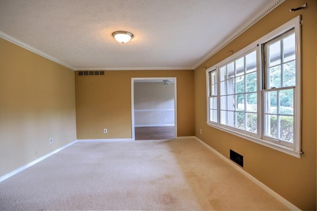 2940 Connie St - Photo 6 of 29