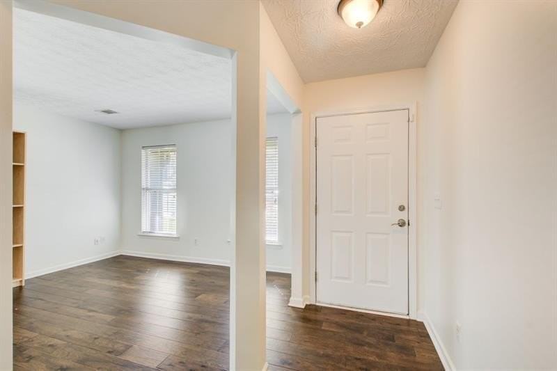 1204 Gates Cir Se - Photo 3 of 27