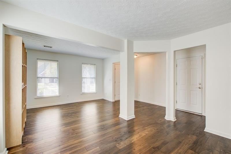 1204 Gates Cir Se - Photo 4 of 27