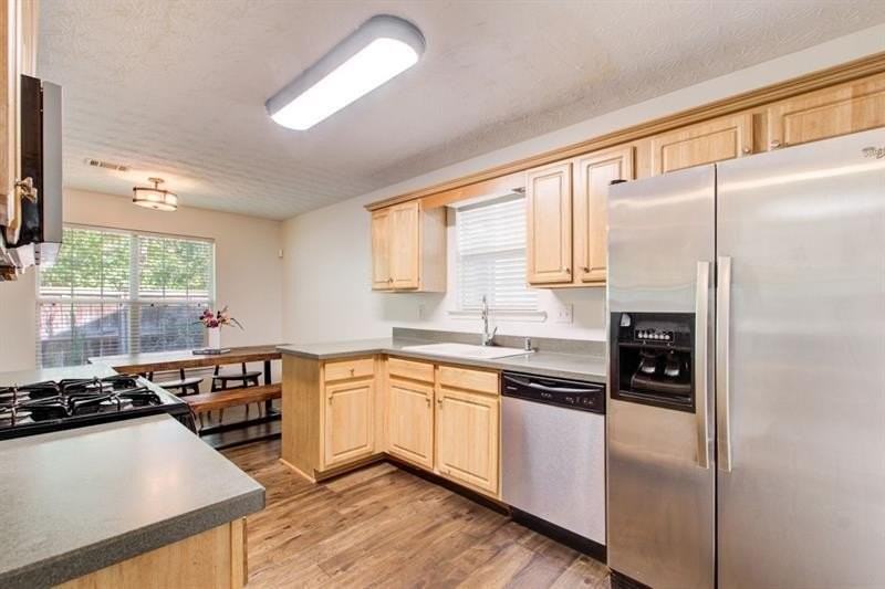 1204 Gates Cir Se - Photo 5 of 27