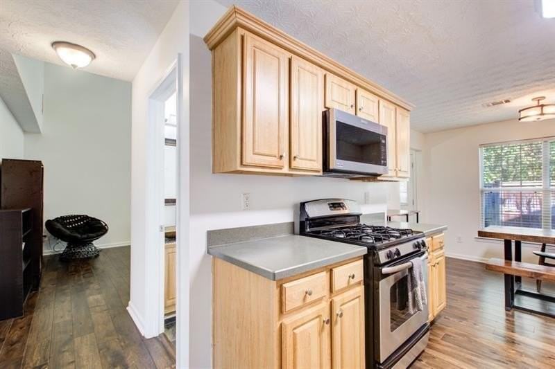 1204 Gates Cir Se - Photo 6 of 27