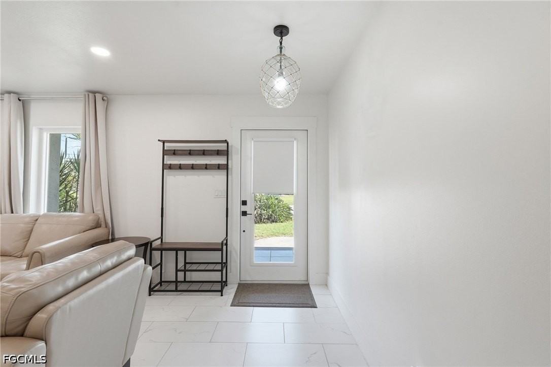1446 Se 13th St - Photo 3 of 32