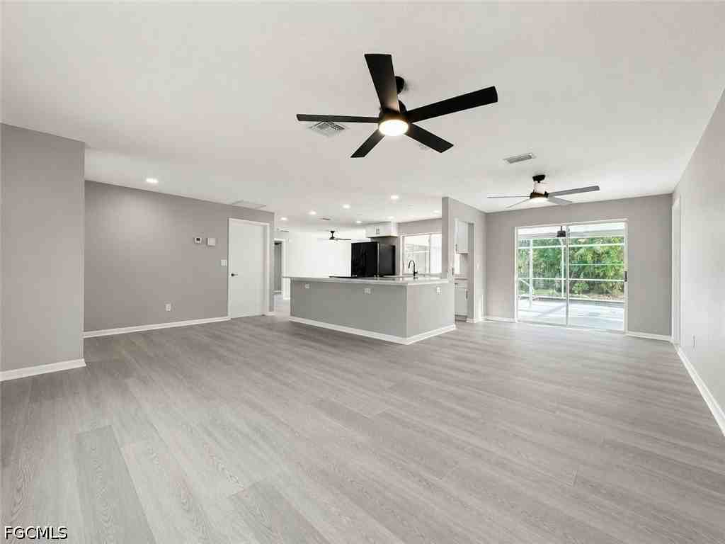 1815 Se 15th Ter - Photo 4 of 21