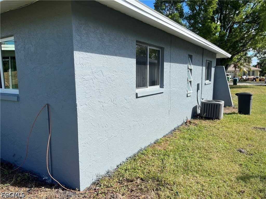 1312 Se 24th Ave #B - Photo 2 of 10