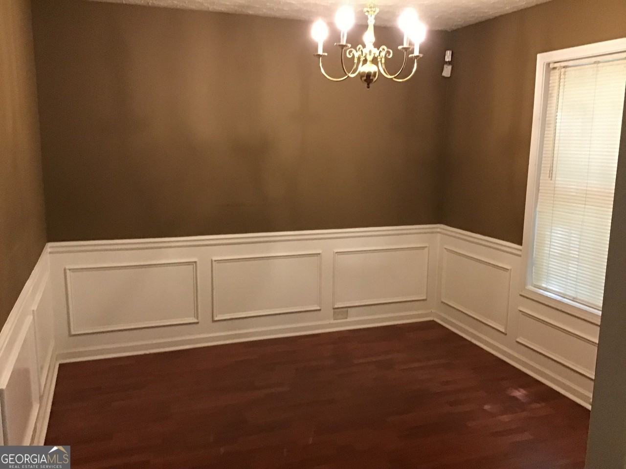 1859 Broadway St - Photo 5 of 9