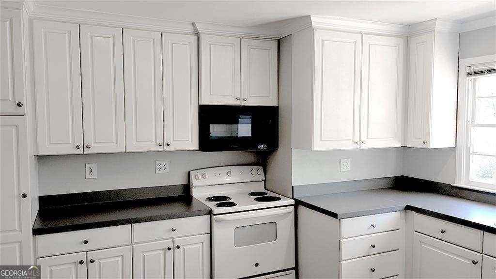 3022 Templewood Dr Ne - Photo 6 of 13