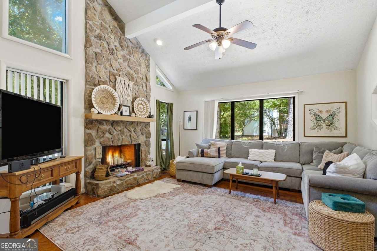 505 Summerhill Pl - Photo 4 of 31