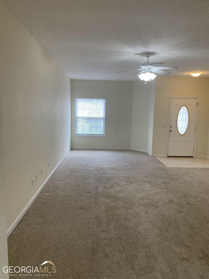 211 Royal Palms Ave - Photo 3 of 13