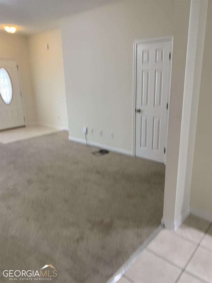 211 Royal Palms Ave - Photo 4 of 13