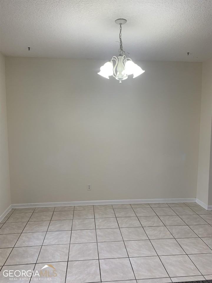 211 Royal Palms Ave - Photo 5 of 13