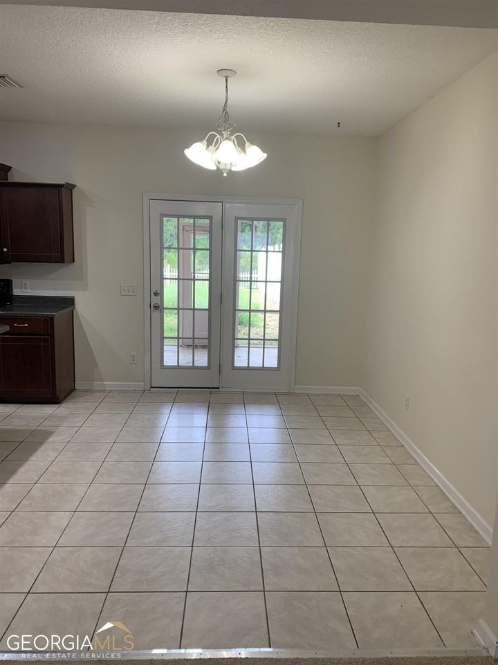 211 Royal Palms Ave - Photo 6 of 13