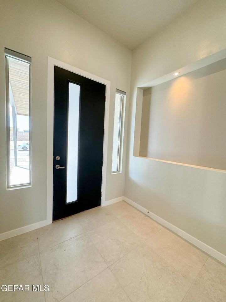 15144 Concentrate Ave - Photo 4 of 25