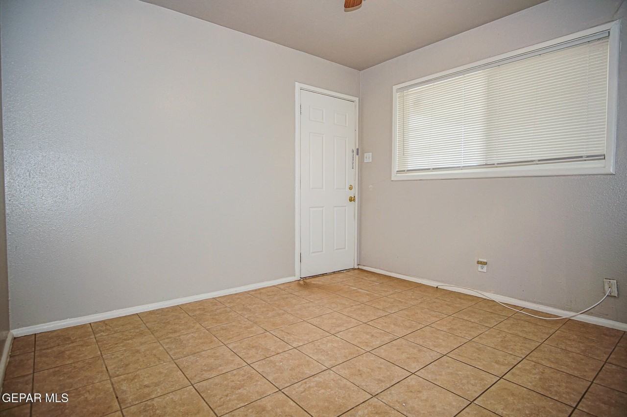 1317 Saint Johns Dr #6 - Photo 4 of 12