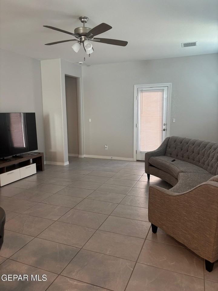 1669 Asbury St - Photo 3 of 24