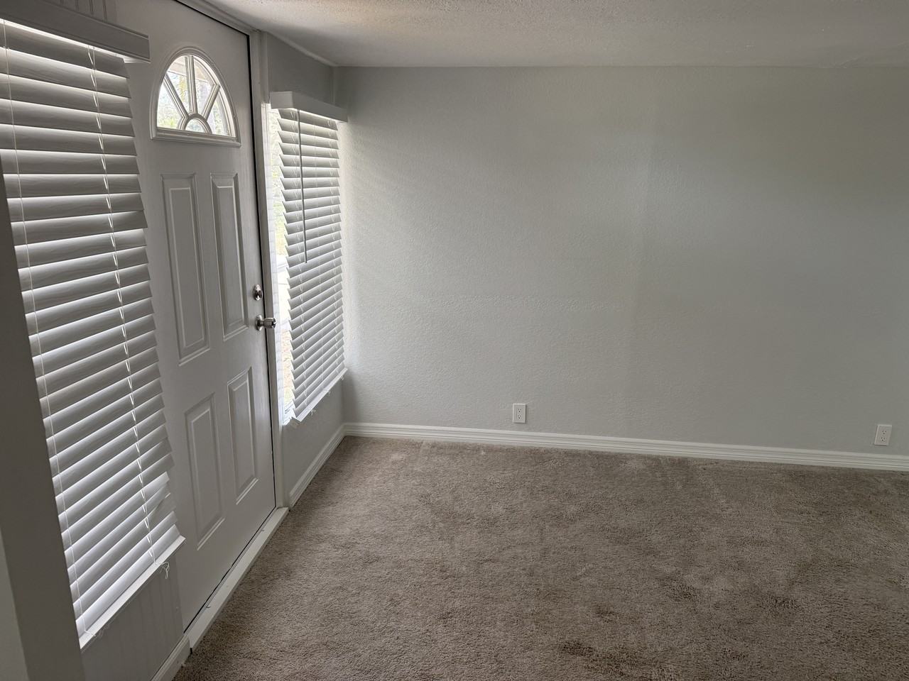 245 Lake Tarpon Dr #1 - Photo 5 of 16
