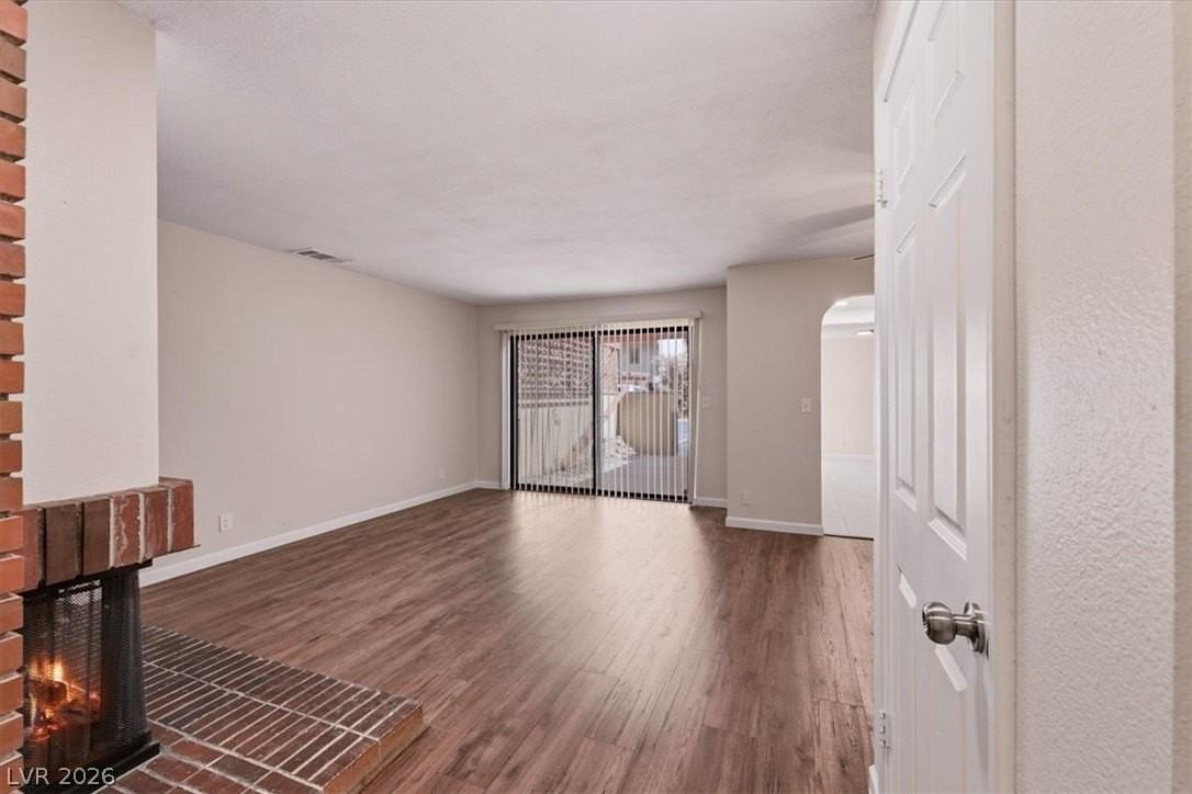 2410 Pickwick Dr - Photo 4 of 24