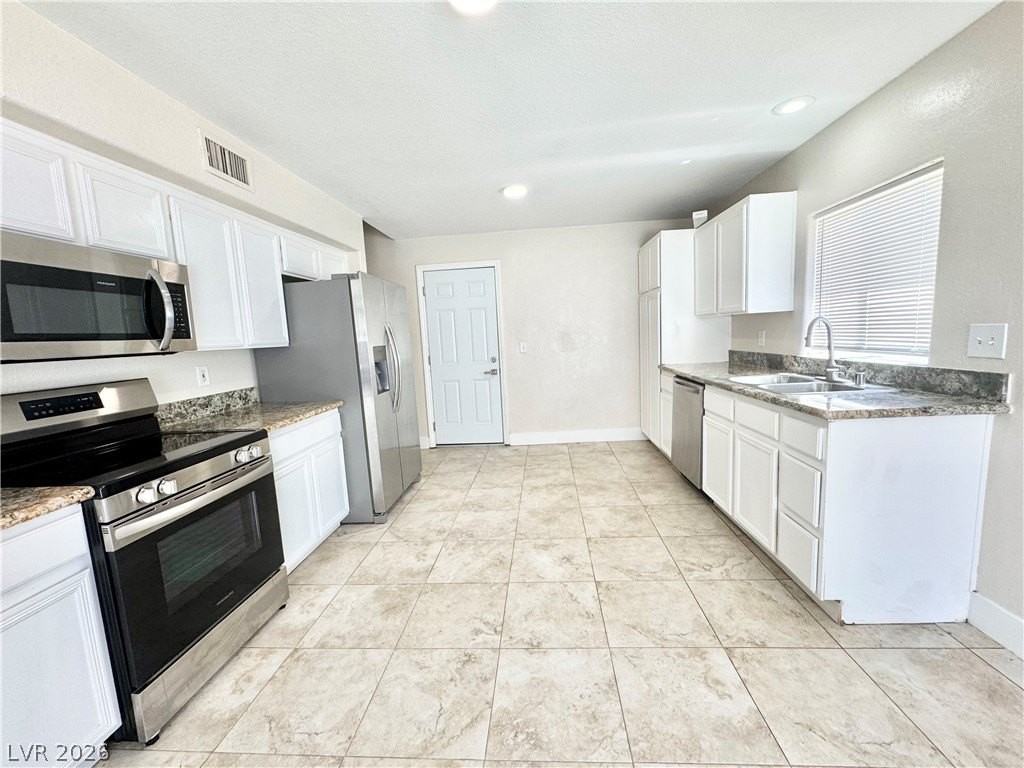640 E San Lorenzo St #A - Photo 4 of 17
