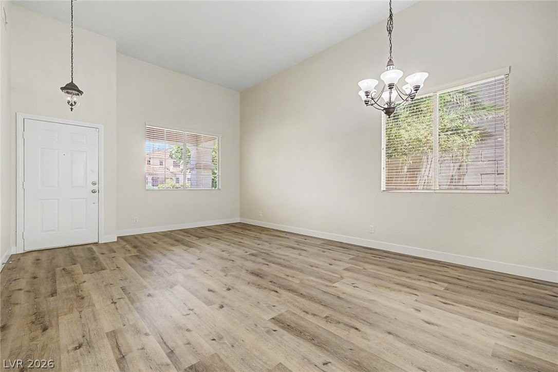 571 Kavanagh Pl - Photo 4 of 36