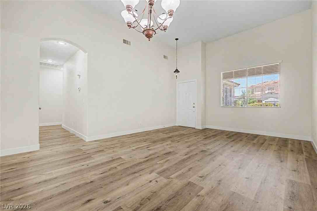 571 Kavanagh Pl - Photo 5 of 36