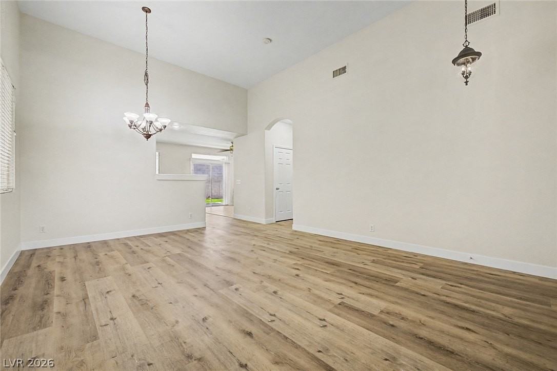 571 Kavanagh Pl - Photo 6 of 36