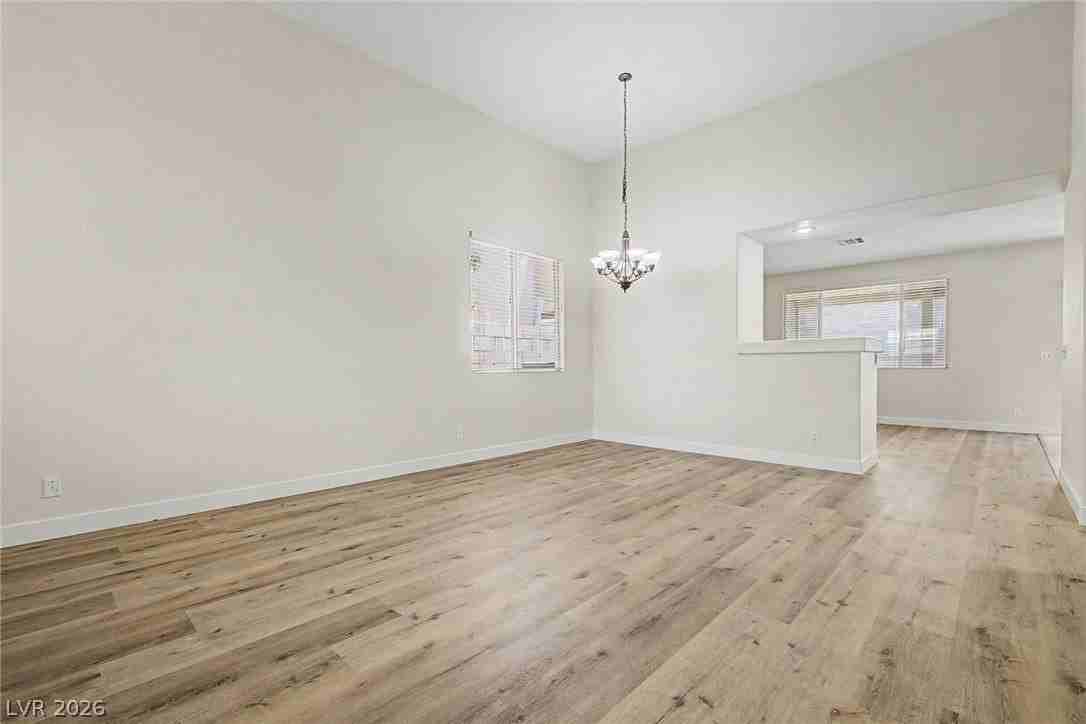 571 Kavanagh Pl - Photo 7 of 36