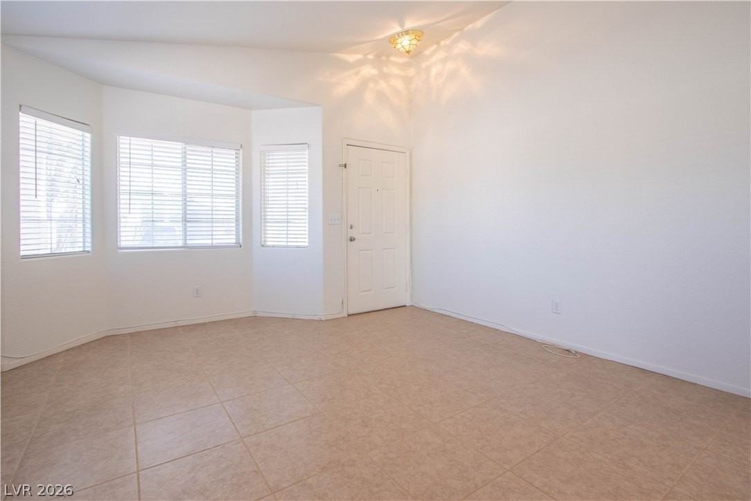 3747 Shadow Tree St - Photo 4 of 32