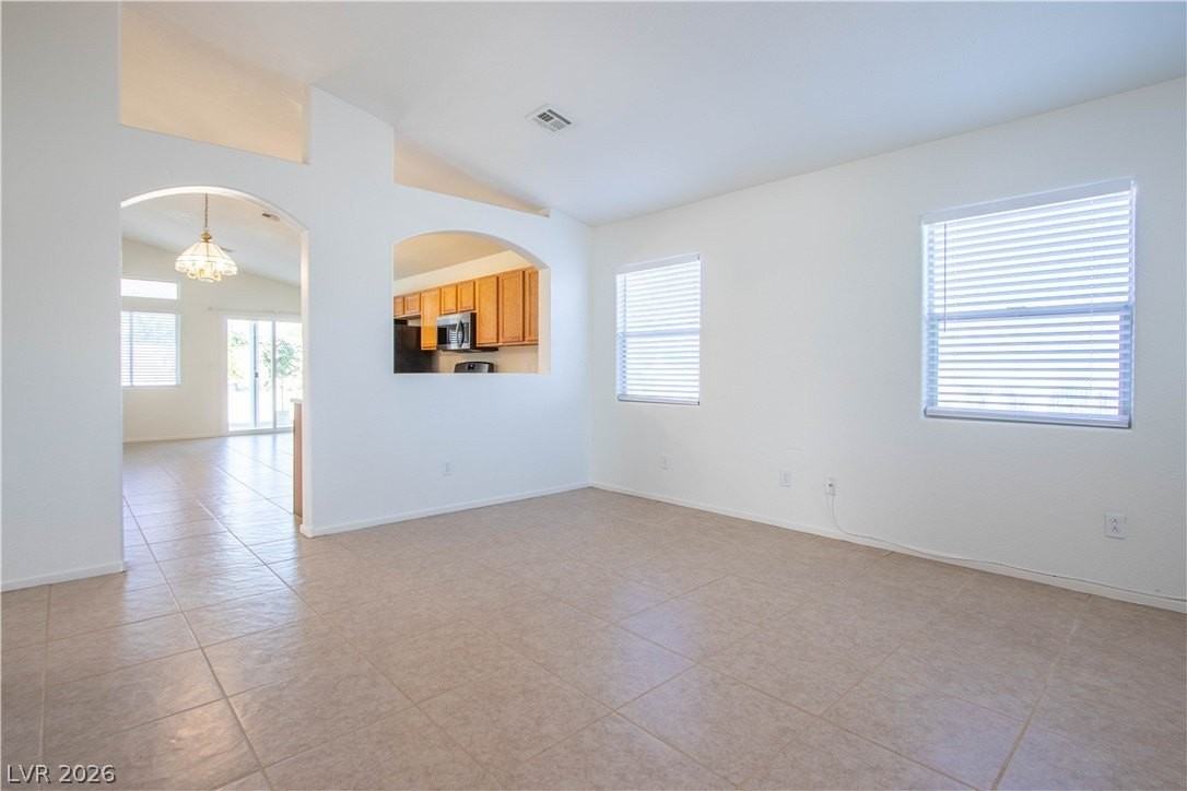 3747 Shadow Tree St - Photo 5 of 32
