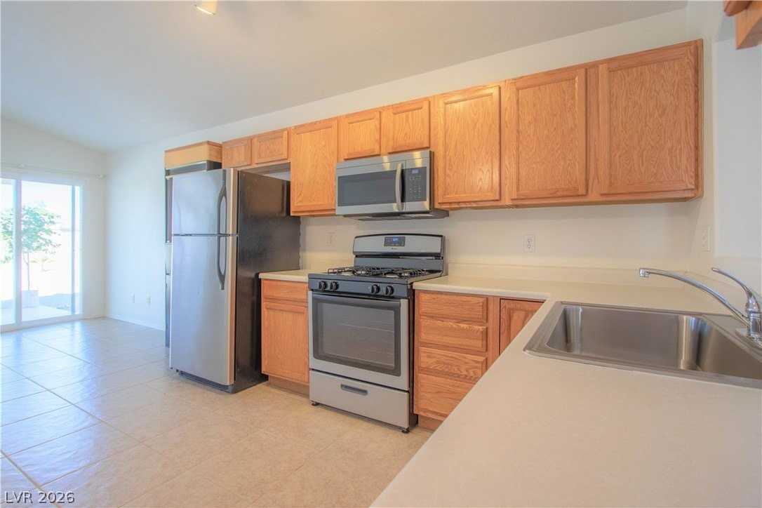 3747 Shadow Tree St - Photo 6 of 32