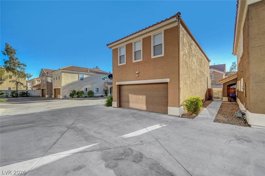 1453 Morro Creek St - Photo 5 of 50