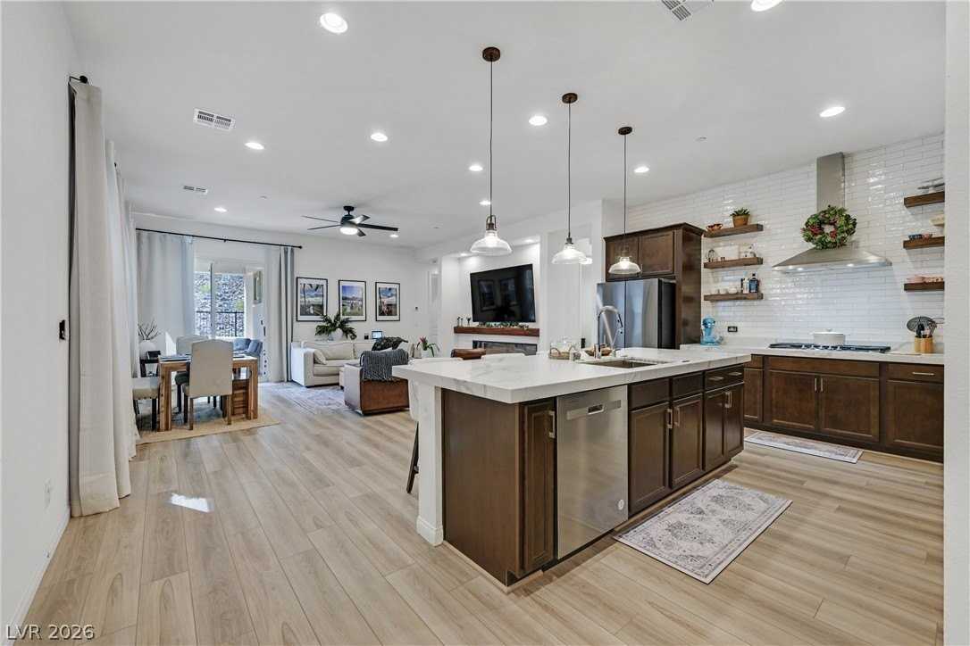 111 Ibiza Lake Dr - Photo 4 of 44