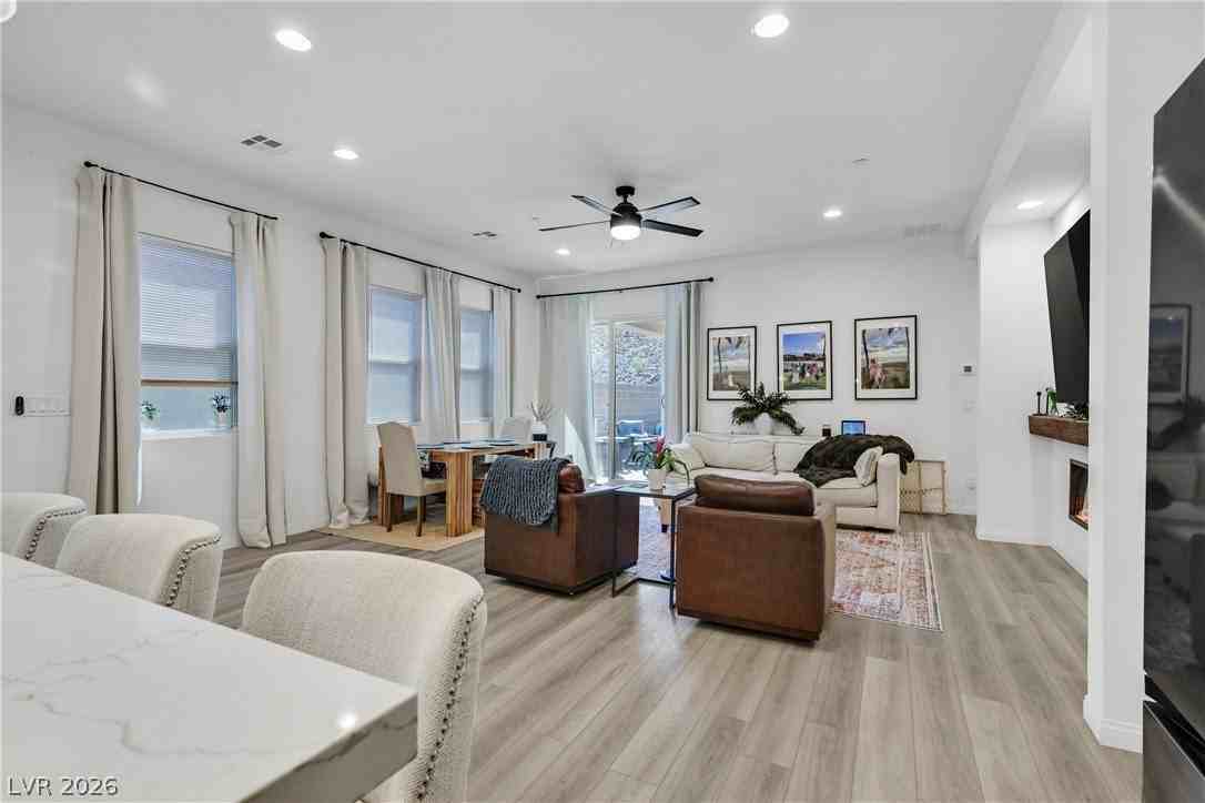 111 Ibiza Lake Dr - Photo 6 of 44
