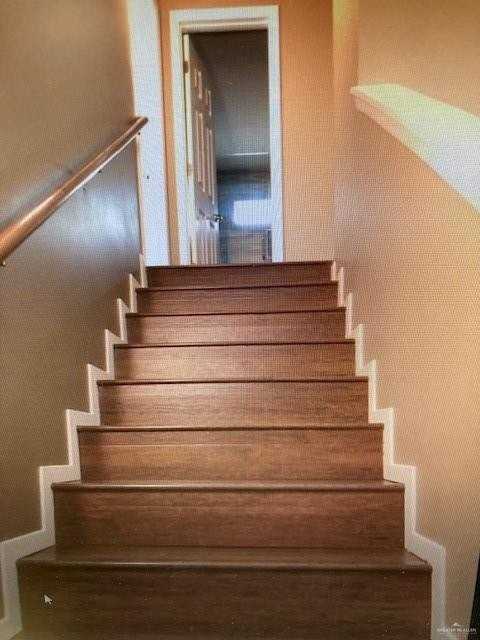 723 W Hill Dr #3 - Photo 4 of 9
