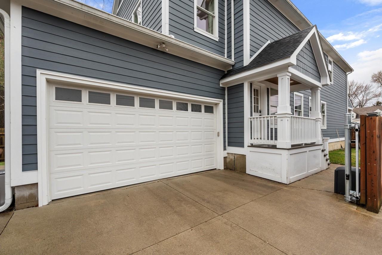 819 Irving Ave - Photo 3 of 50