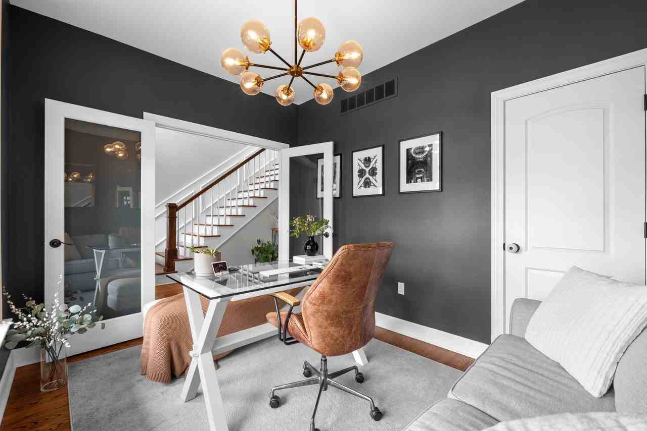 819 Irving Ave - Photo 4 of 50