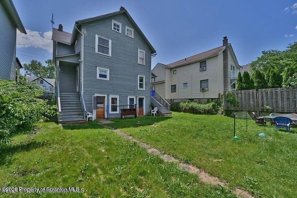 1345 Monsey Ave - Photo 4 of 33