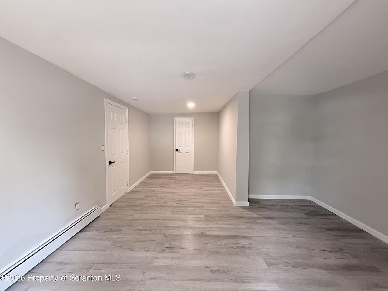 129 S Bromley Ave - Photo 4 of 20