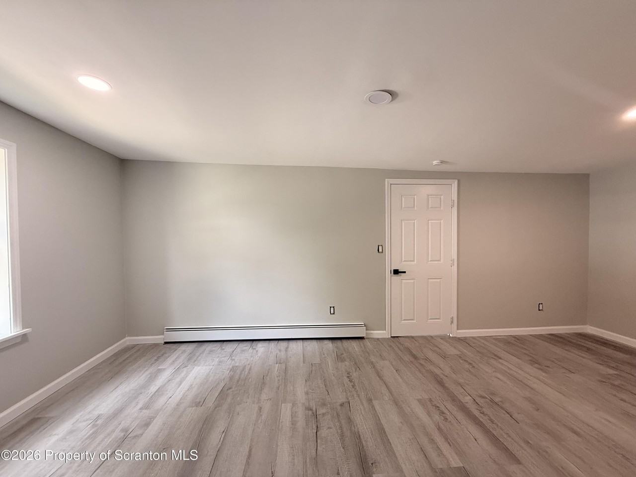 129 S Bromley Ave - Photo 6 of 20