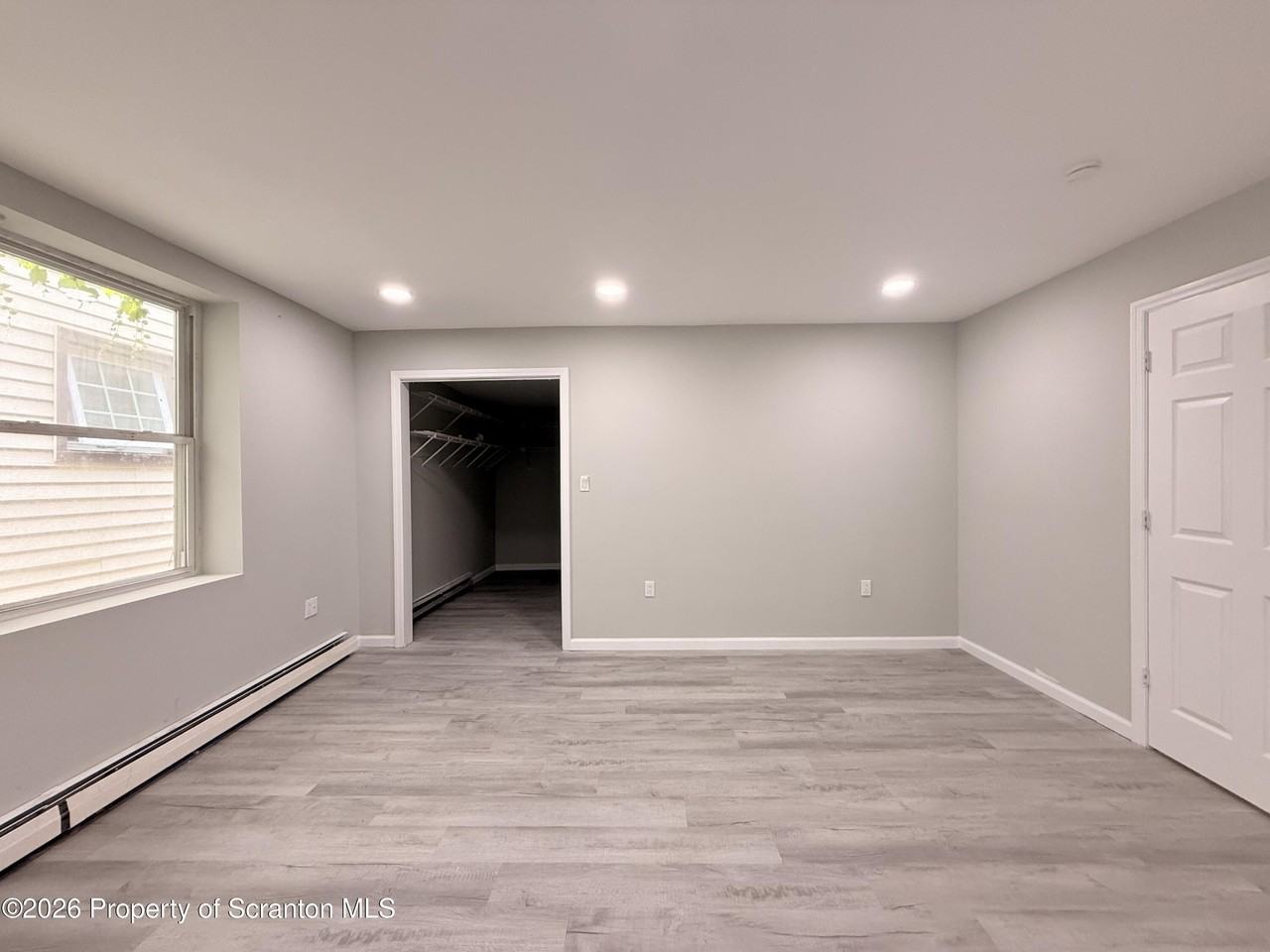 129 S Bromley Ave - Photo 7 of 20
