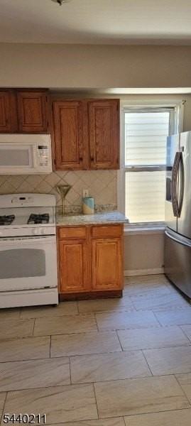 557 Jackson Ave - Photo 3 of 10