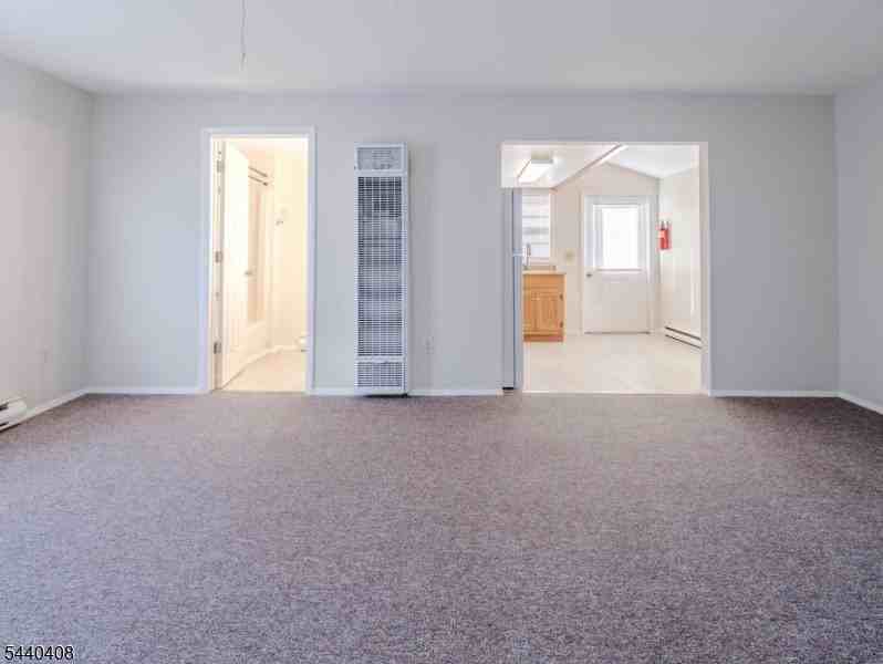 88 Trinity St - Photo 5 of 14