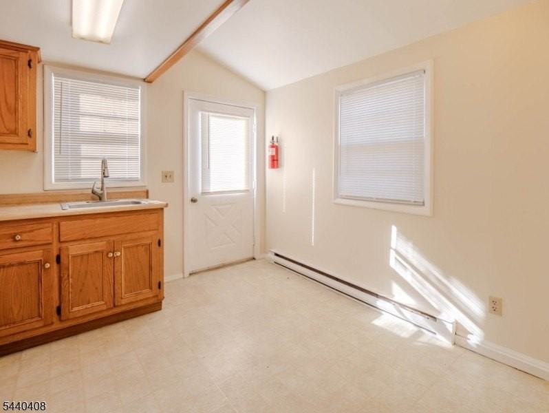 88 Trinity St - Photo 6 of 14