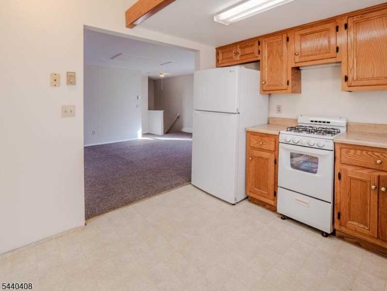 88 Trinity St - Photo 7 of 14