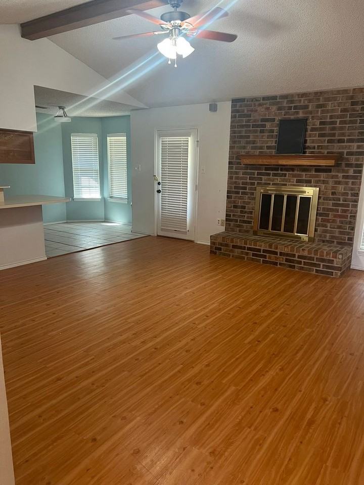 1558 Seamans Way - Photo 2 of 14